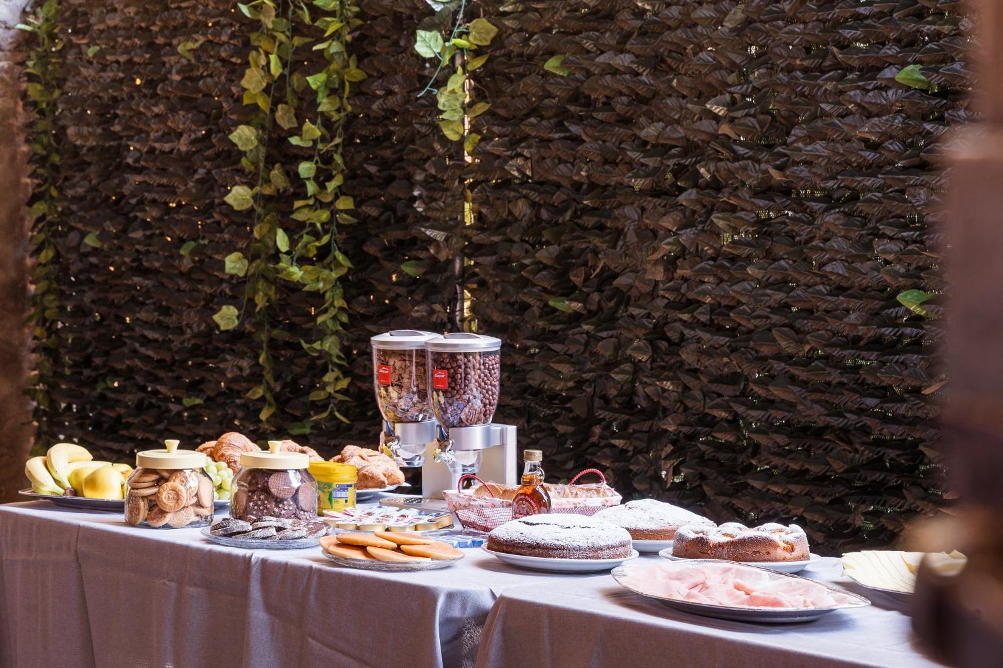 B&B La Corte And Home Restaurant - Free Parking - 10 Minutes To The Lake And Centre Como Ngoại thất bức ảnh
